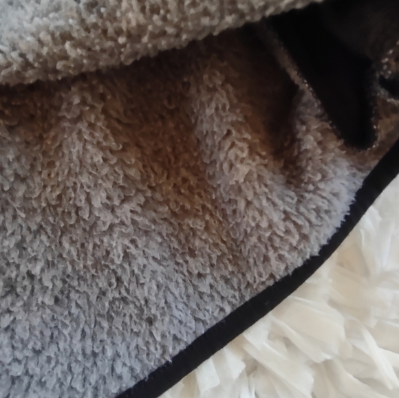 Eddie Bauer Fleece Lined 1/4 zip in Black and Gray Large - Picture 7 of 9